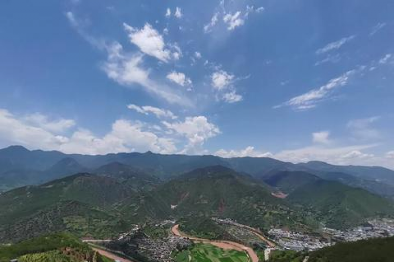 拼多多助力活动是一种通过用户邀请好友帮忙砍价或完成特定任务，以获取商品折扣或优惠的营销方式。
