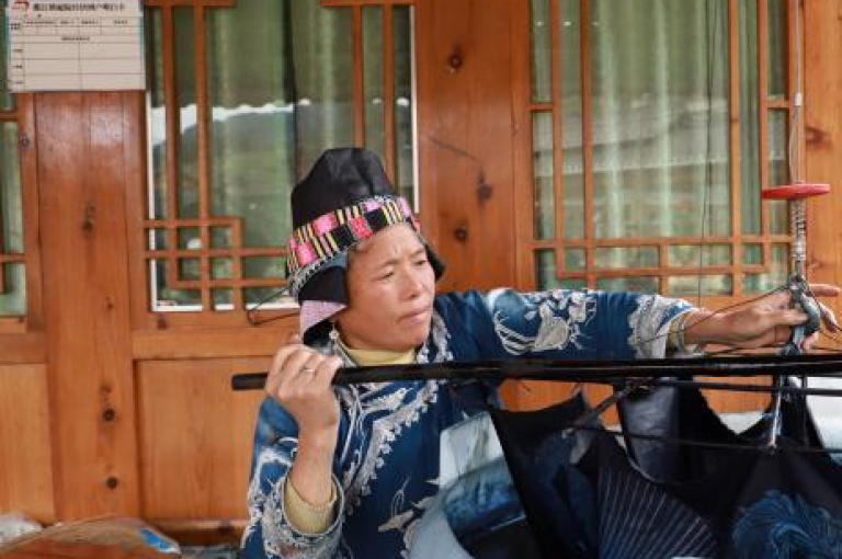 抖音直播带货平台，精选好物超低价（抖音直播带货平台，精选好物，超值抢购！）