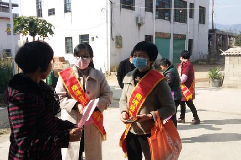 抖音粉丝通过双击视频并支付0.01元即可参与大地马山房产的促销活动。