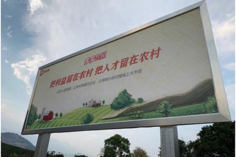 拼多多助力活动通常需要用户邀请朋友帮忙，通过分享特定的链接或二维码给好友，好友点击后即可完成助力。