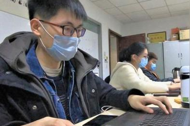 qq空间无法查看访客的问题，可以尝试清除浏览器缓存和Cookie来解决。