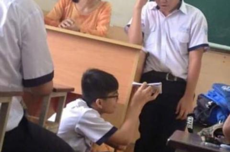 2025拼多多内部优惠，快乐寻宝，折扣狂欢{pdd砍价}。