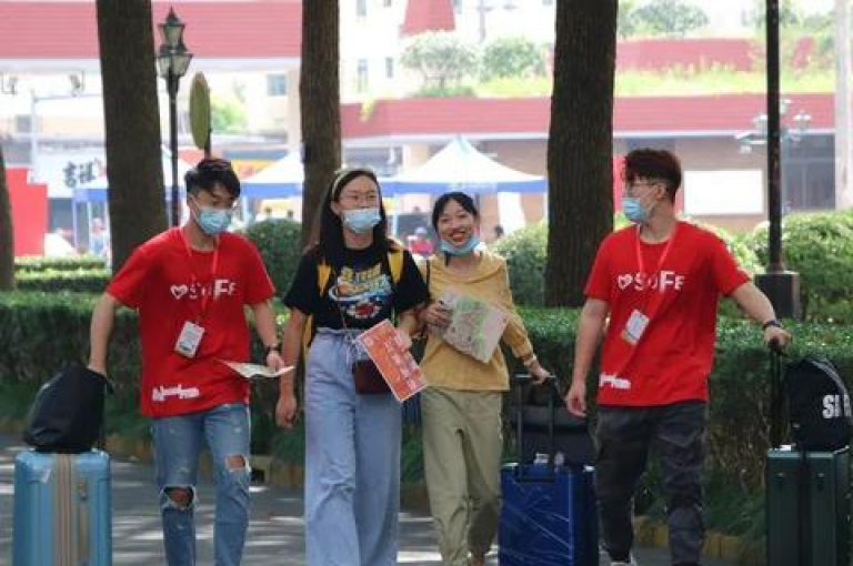 探索高效便捷的24小时自助下单服务，享受qq自动平台带来的网红助手体验，轻松获取QQ资料卡点赞链接。