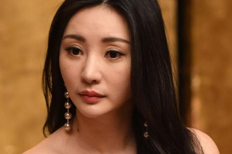 若快手粉丝难以突破1980人，可尝试通过优化内容、积极互动、利用热门话题等方法来增加粉丝数量。