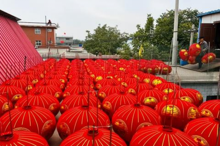 以下是按照您要求的格式和内容生成的句子，，最新拼多多助力群免费攻略及用户反馈汇总。