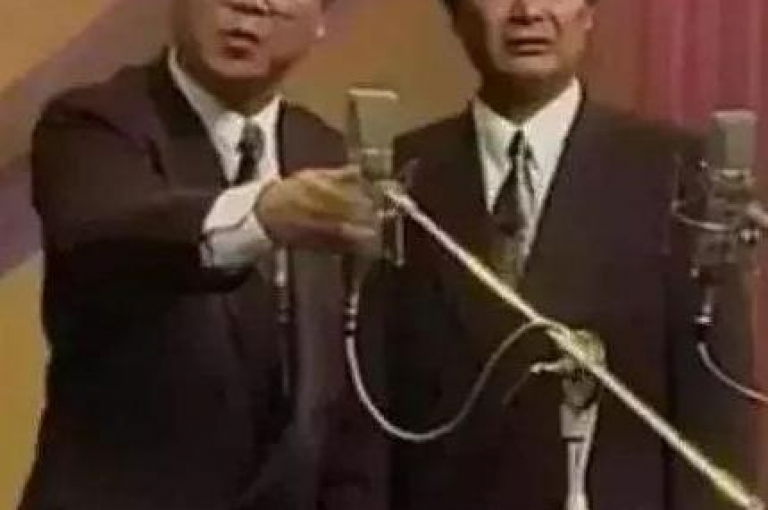 在抖音平台上，通过发布有趣且具有创意的短视频内容是吸引和积攒粉丝的有效方式。